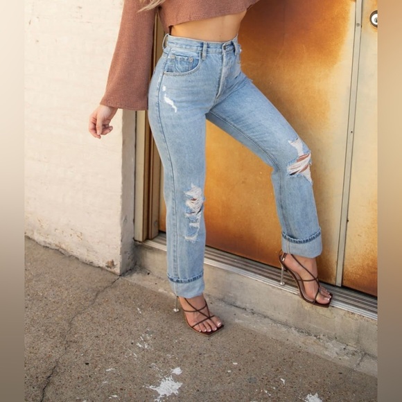 NEVER WORN, NEW WITH TAGS! High rise light washed destroyed denim - Picture 2 of 4